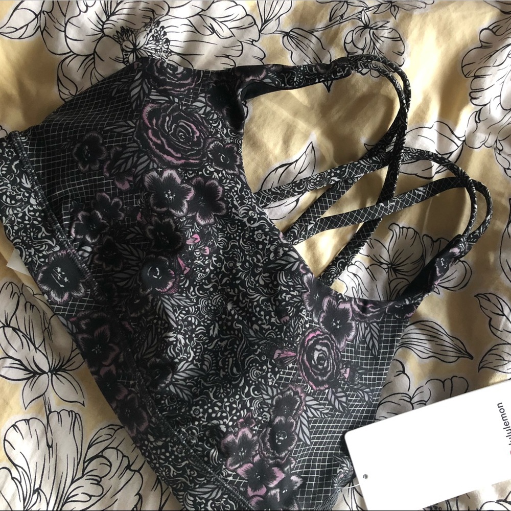 Lululemon sports bra